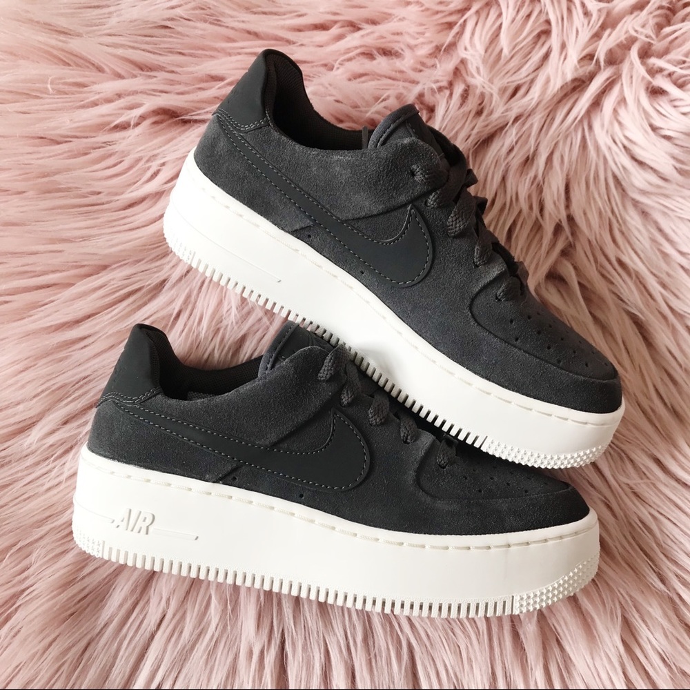 Nike women’s air force 1 low sage - Picture 5 of 7